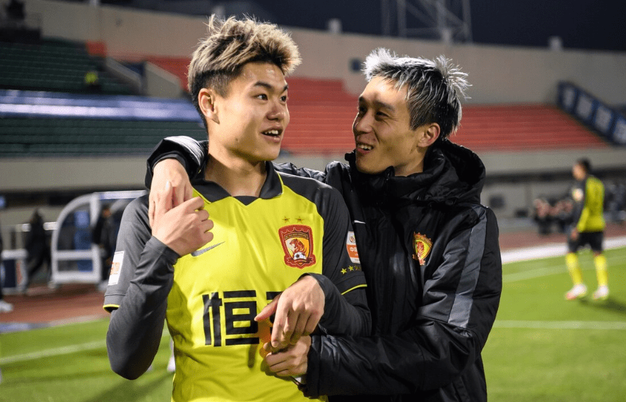 山东队完胜广州队，西亚卡姆统治全场