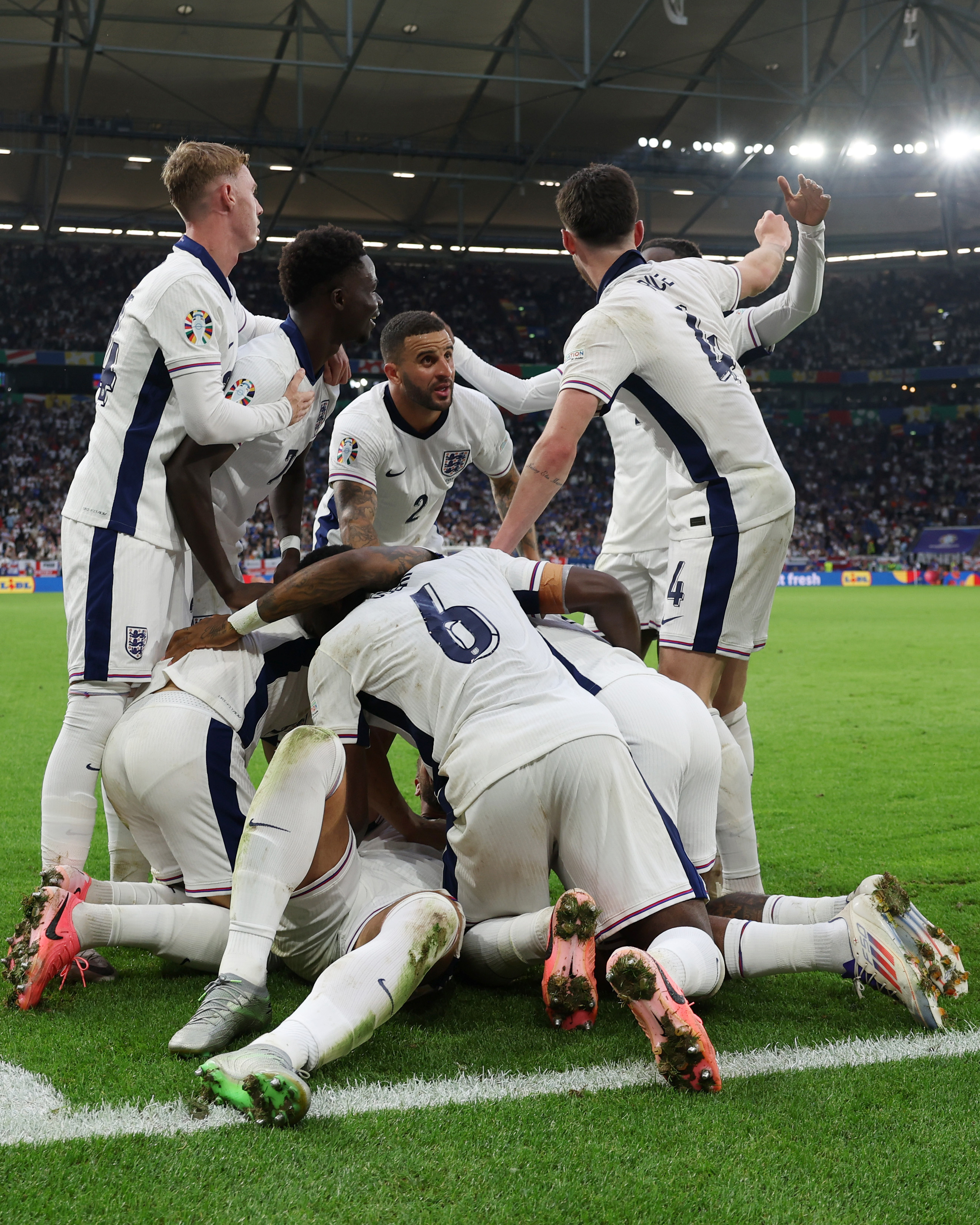 英格兰队碾压奥地利队，林高远状态火热