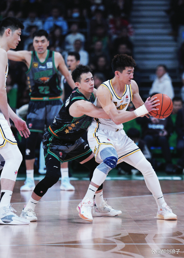 篮网横扫广东队，赵继伟带队取胜