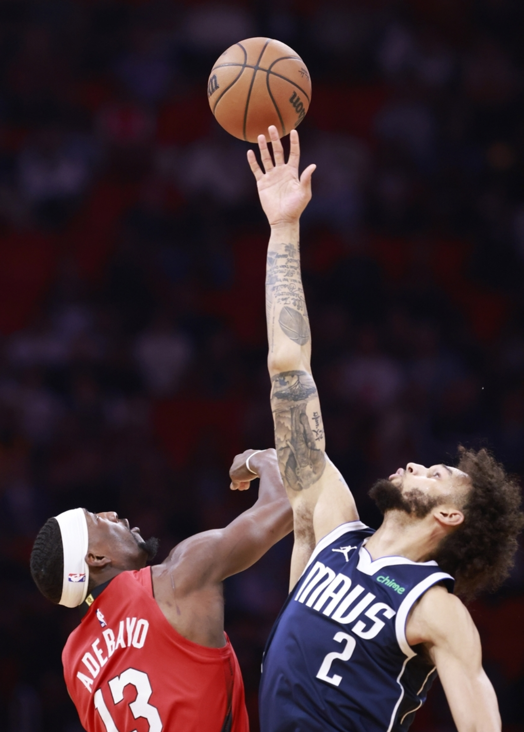 独行侠鏖战马刺，拉文点燃赛场