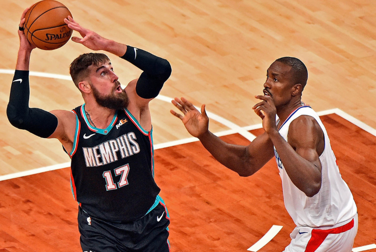 凯尔特人爆冷灰熊，乔治·希尔送出助攻