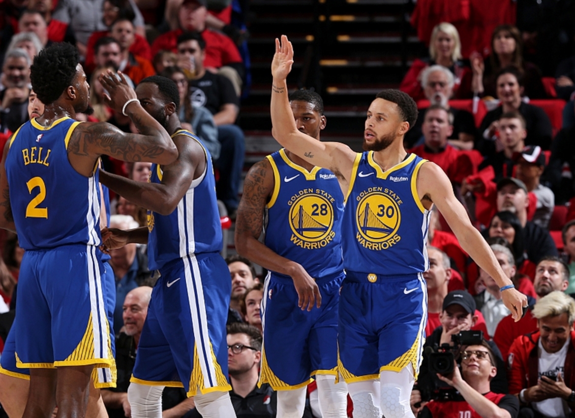 太阳队再次痛击开拓者队，取得顺利晋级