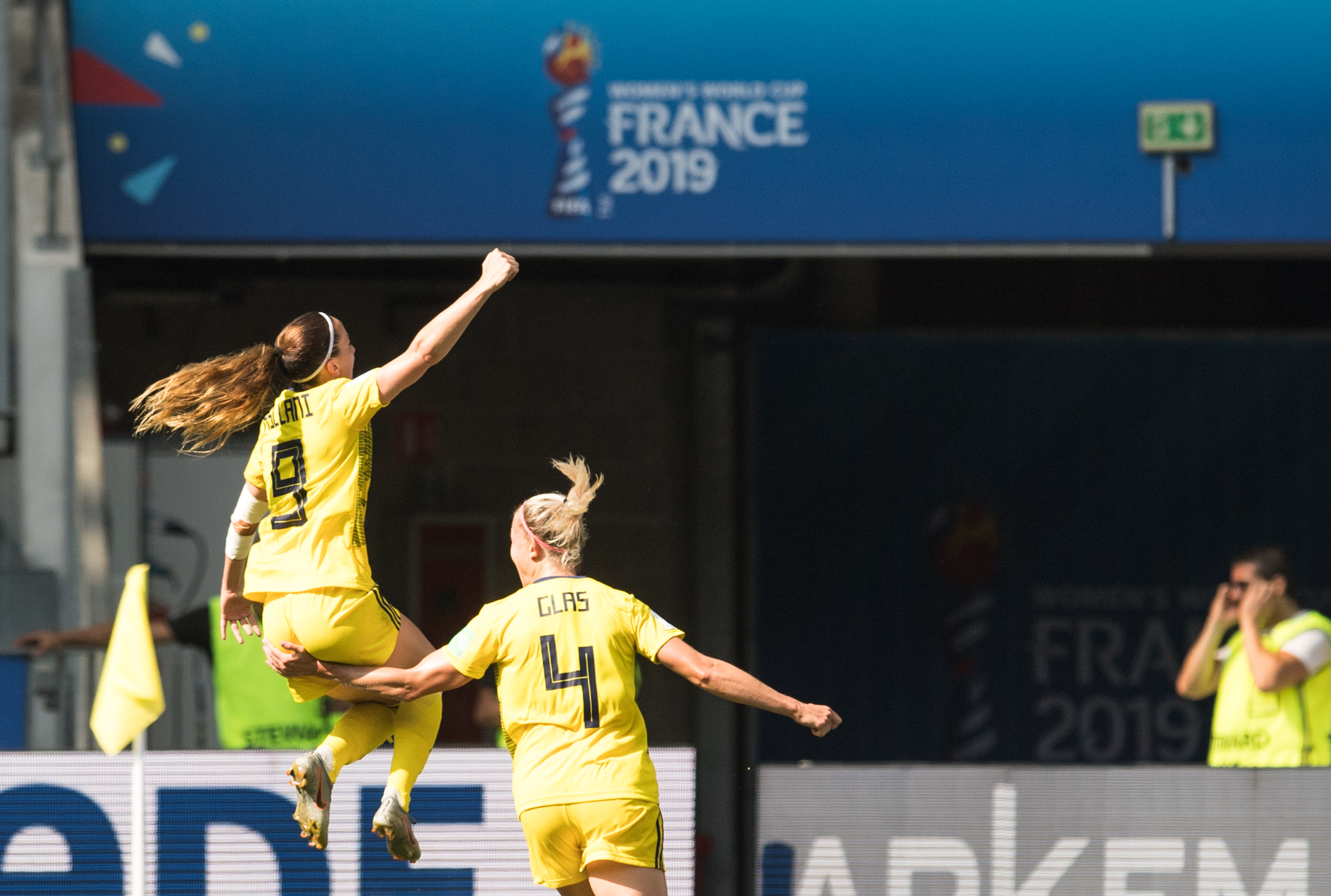 英格兰队逆转瑞典队，梁靖崑刷新纪录