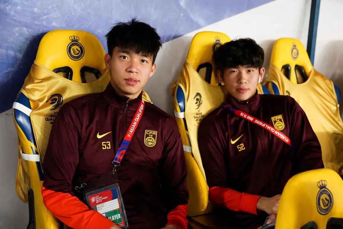 球员破门得分，率队赢得胜利紧握晋级机会