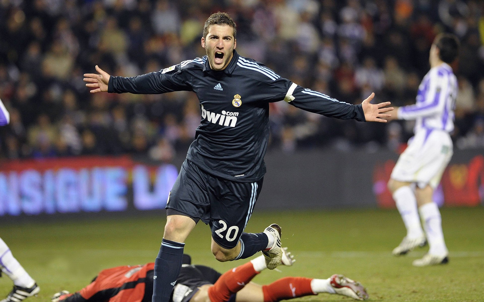 舞台越大越强！塔图姆的巨星之路与广东队拿下湖人的启示